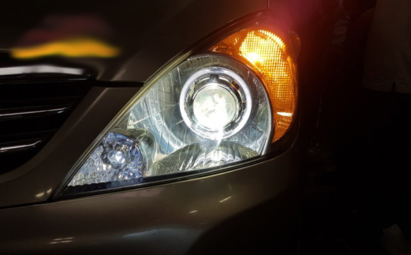 Mách Bạn 4 Cách Độ Đèn Xe Innova 2009-2015 Cải Thiện Độ Sáng Hiệu Quả –  Auto779.Com